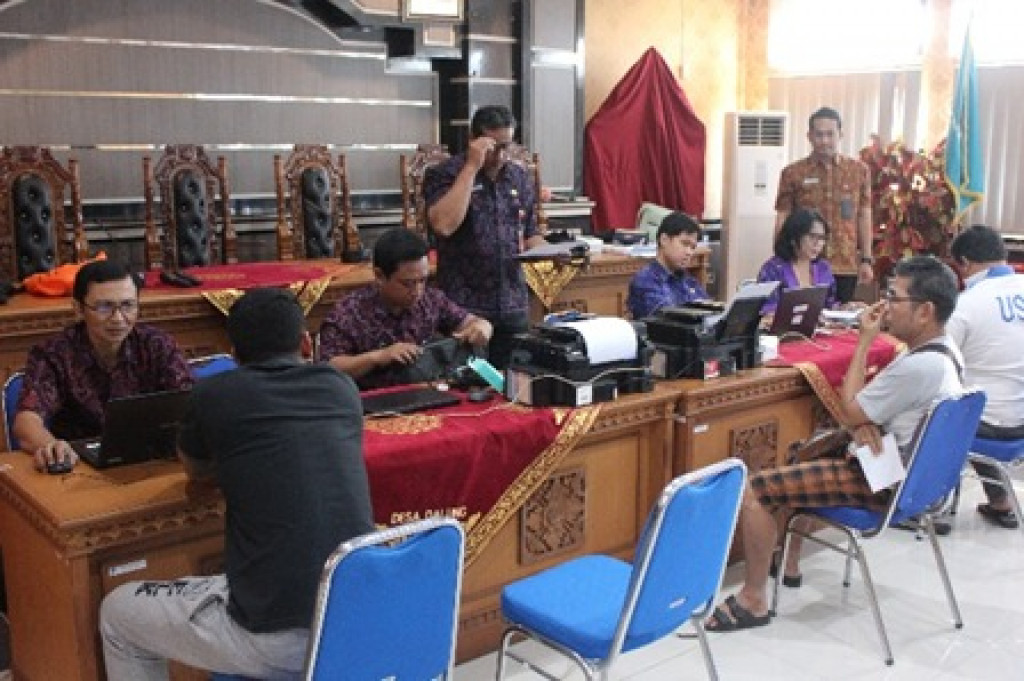 Kegiatan Sosialisasi Penyerahan Data Piutang, dan Pelayanan PBB-P2 oleh Bapenda Kabupaten Badung di Desa Dalung